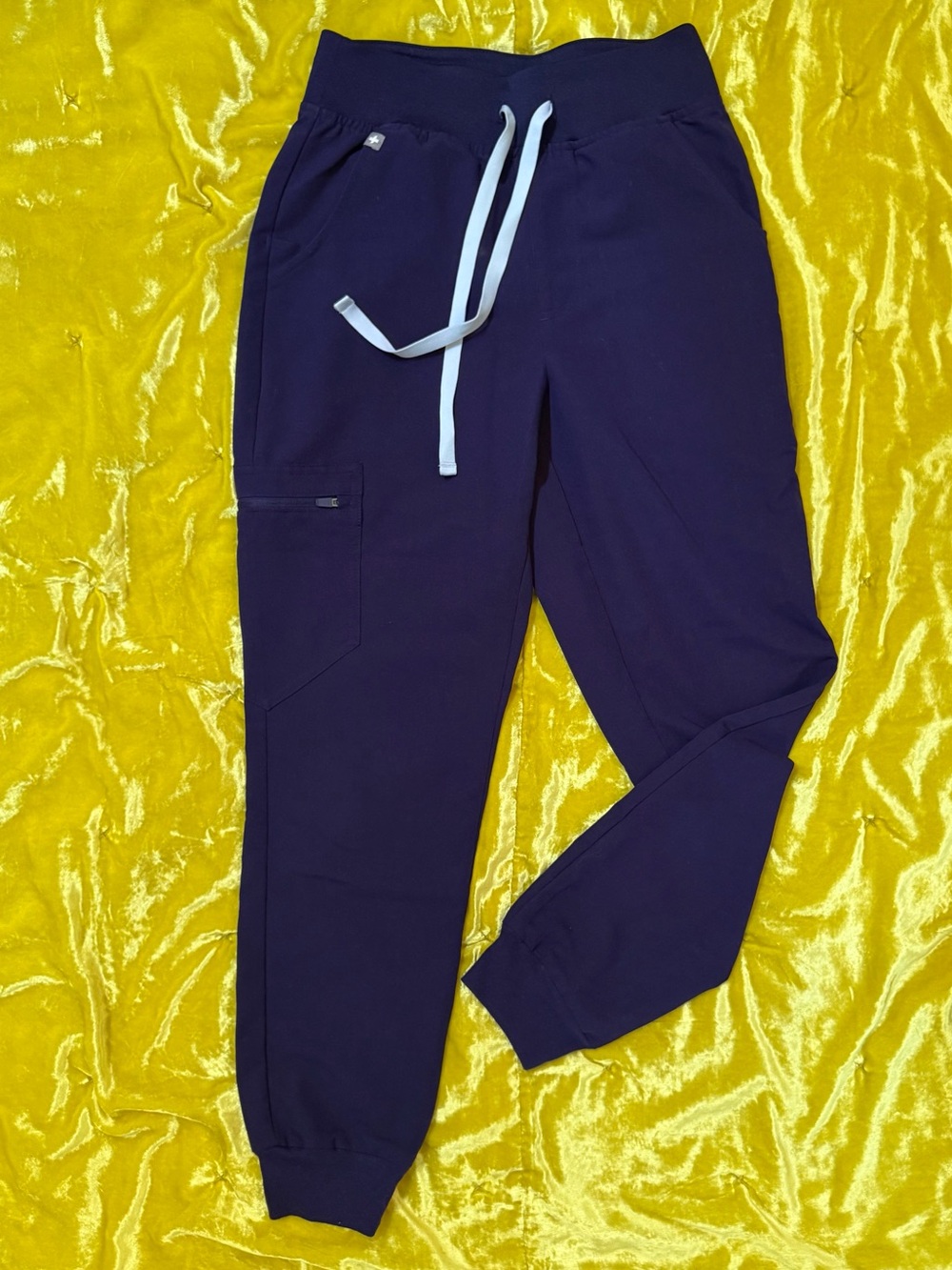FIGS- Zamora Jogger Scurb Pants- XS/P.  
PURPLE JAM
